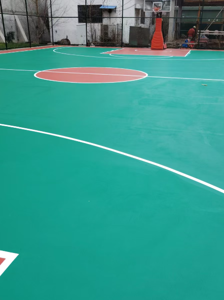 天等 球场长期使用易出现地面开裂
